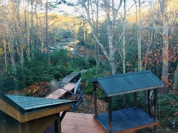 3rd image of 450 Newtown Rd