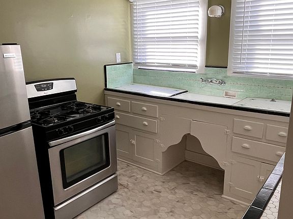 4th image of 684 N Loma Ave #684