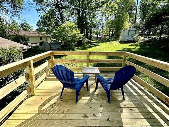 5th image of 1704 Larchmont Dr