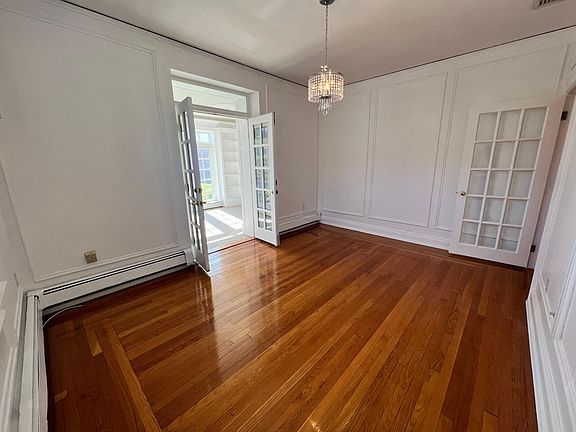3rd image of 375 Lloyd Ave APT 1B