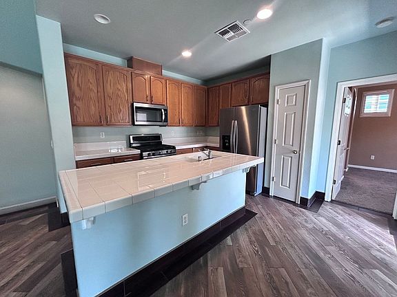 3rd image of 201 Ferry Cir