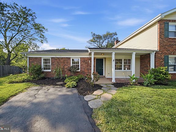 2nd image of 413 Harding Ct