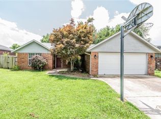 4261 W Chaparral Ln, Fayetteville, AR 72704