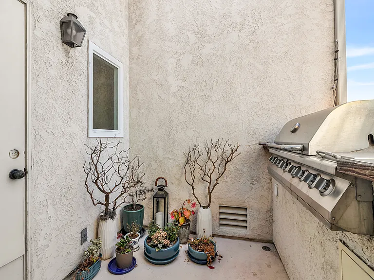 1553 Fortuna Ave — Photo 9