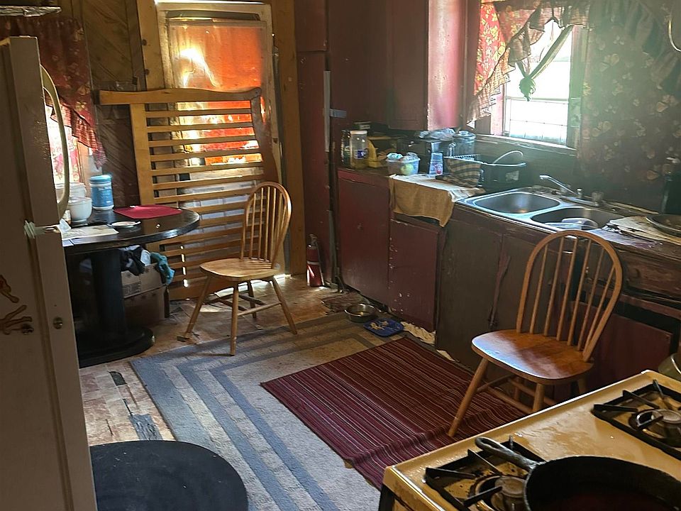 2nd image of 3035 Cedar Ave