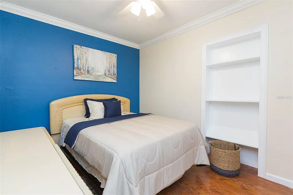 3 bed, 2.0 bath, 1422 sqft, $2,500 — Photo 3
