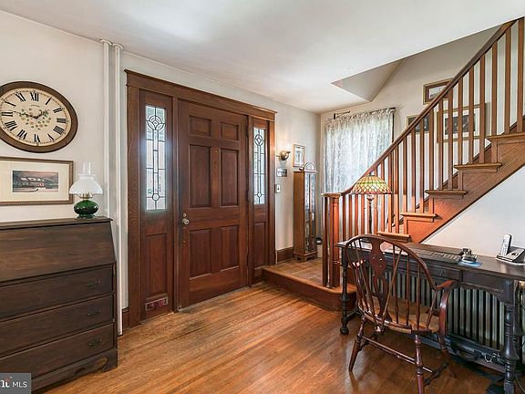 5th image of 932 Chestnut St