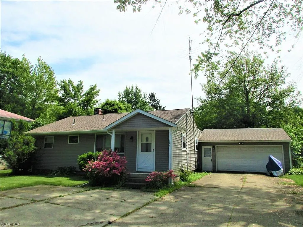 304 Howland Wilson Rd NE photo 1