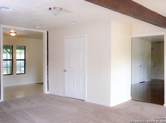 4th image of 415 Concord Pl
