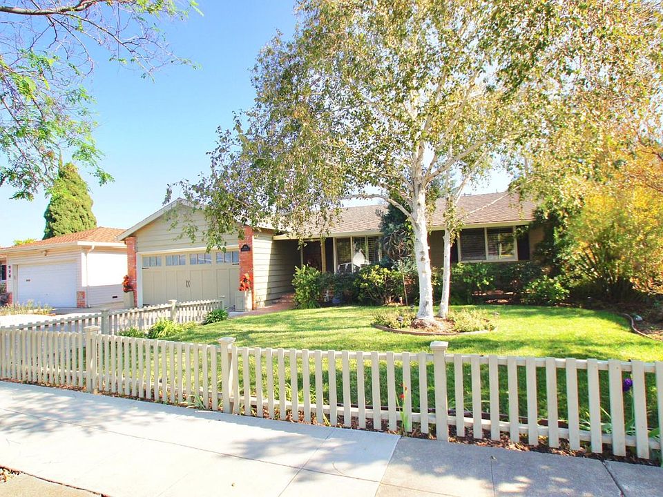 1st image of 984 Cypress Ave