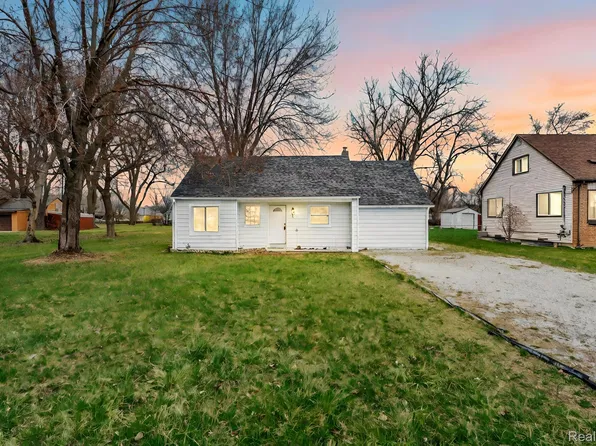 2121 Chesley Dr, Sterling Heights, MI 48310