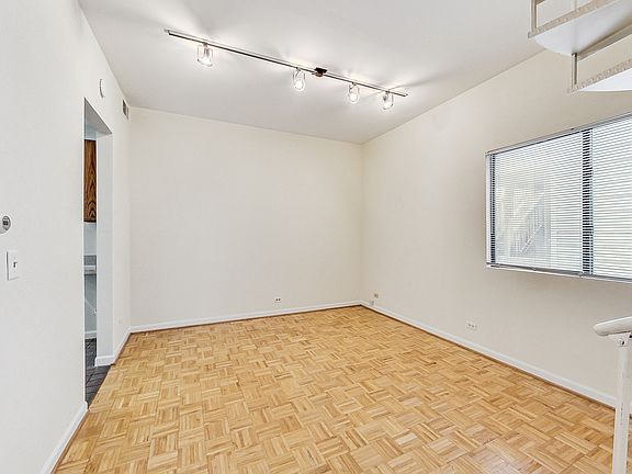 5th image of 2430 N Southport Ave APT 2R
