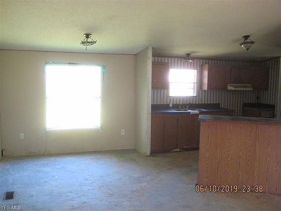 3rd image of 11443 Meadowbrook Ave NE