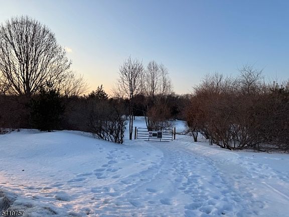 3rd image of 386 Ridge Rd