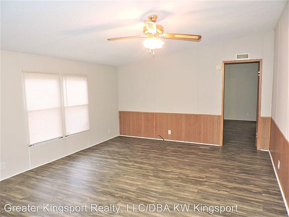 3rd image of 221 Country Ln