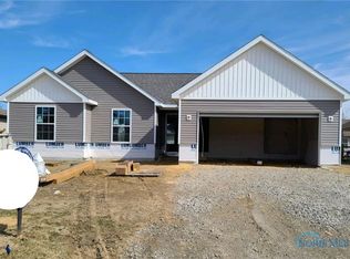 104 Redbud Dr, Swanton, OH 43558