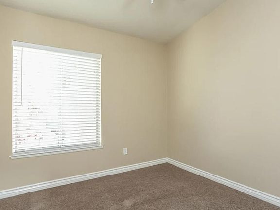 5th image of 12563 Hackberry Ln