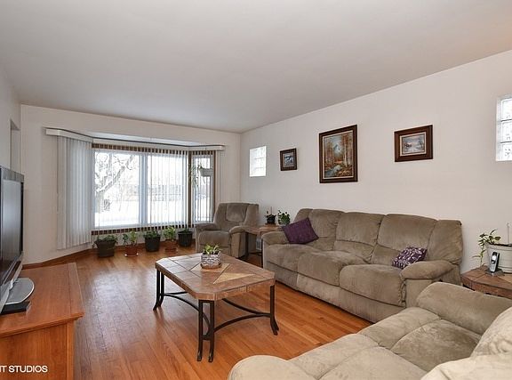3rd image of 6132 N Avondale Ave