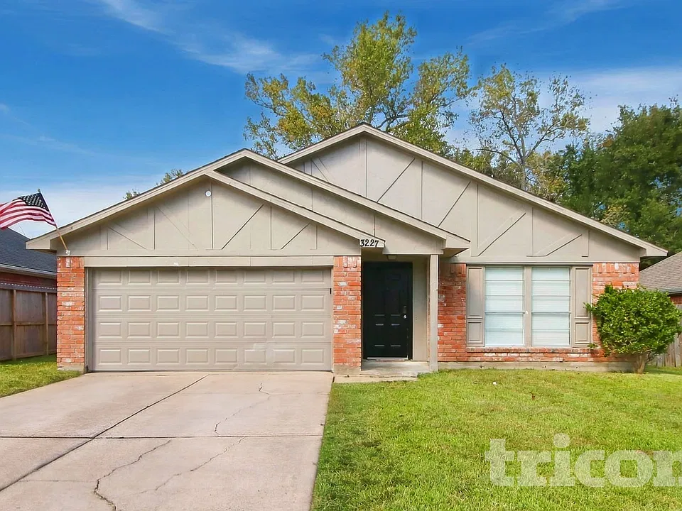 3227 Rockdale Dr