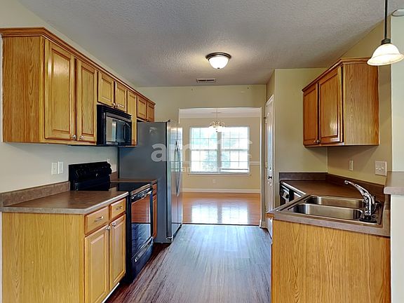 3rd image of 2 Gratiot Ln