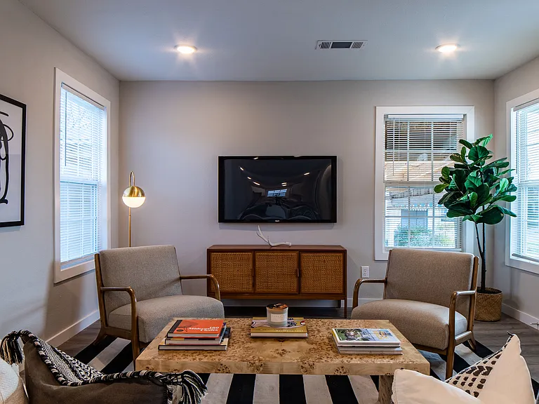 4015 Mount Royal St — Photo 11