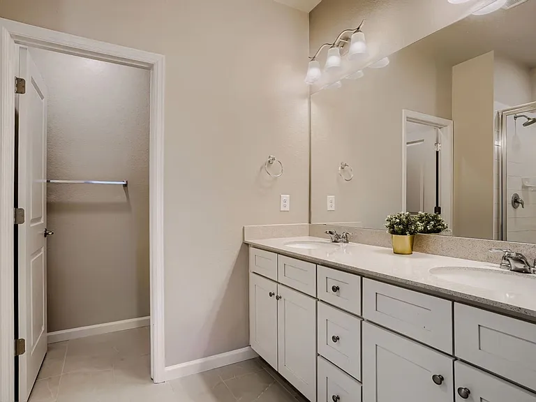 1909 S Poplar Ct — Photo 7