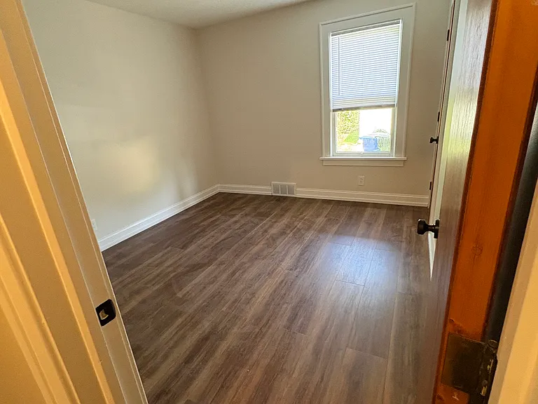 10214 Champion Ave — Photo 7