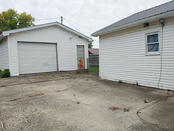 3rd image of 819 S 4th St