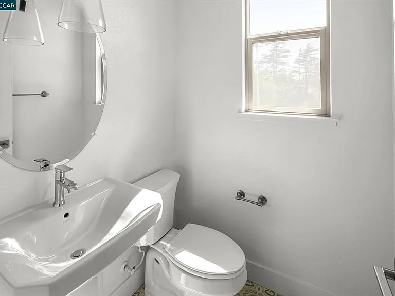 2802 Chattleton Ln — Photo 23