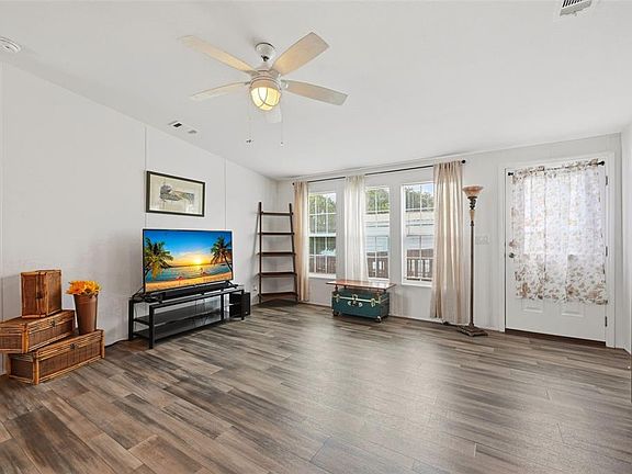 5th image of 209 Ellsworth Dr