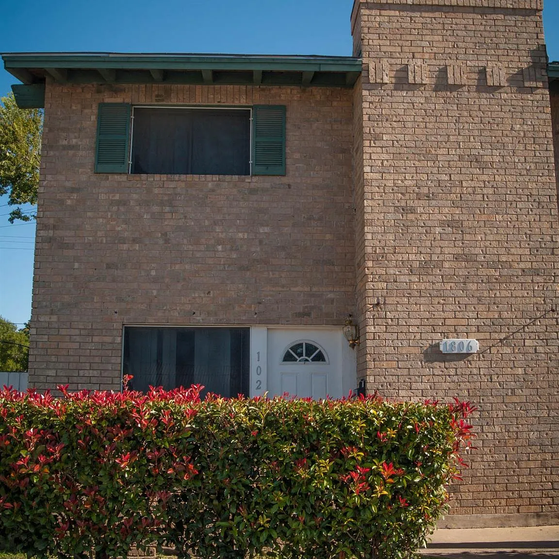 2 bed, 1.5 bath, 1008 sqft, $999 — Photo 2