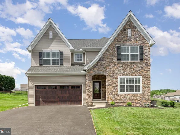 7038 Woodsman Dr, Harrisburg, PA 17111