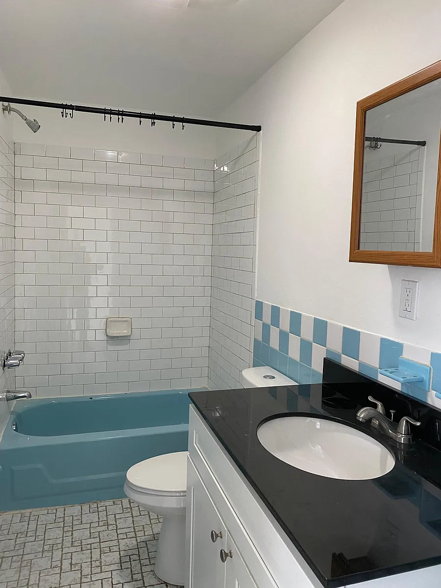 Building Photo - 465 E Girard Ave #3