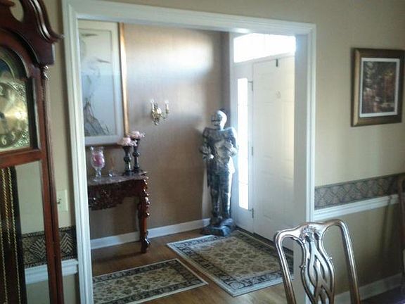 3rd image of 141 Scarborough Ln