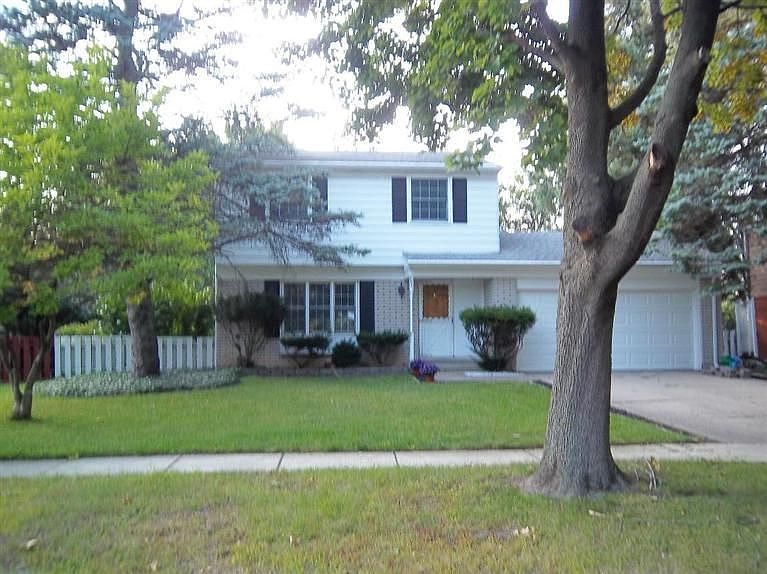 1st image of 1061 Louise St