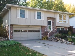 4501 Hallcliffe Rd, Lincoln, NE 68516