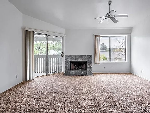 2x2 empty living