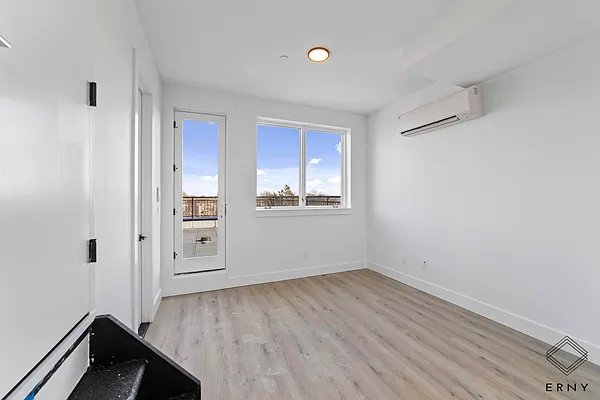 Rented by ERNY LLC | media 4