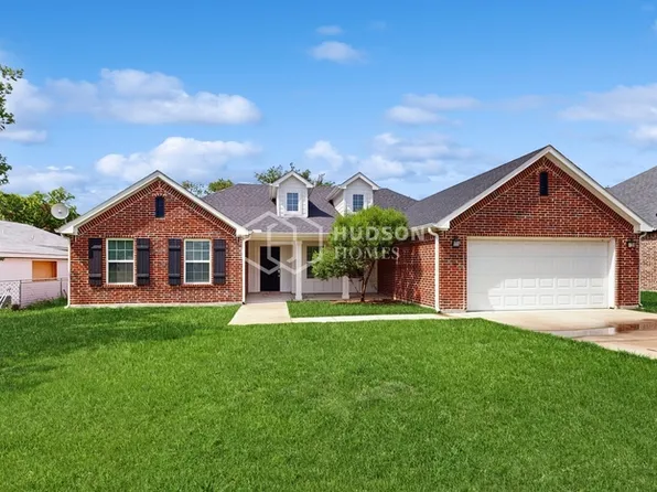 318 E Lake St, Krum, TX 76249