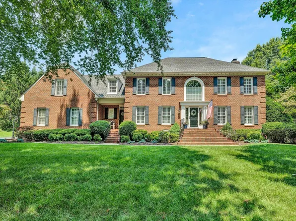 5825 Cavalier Dr, Roanoke, VA 24018