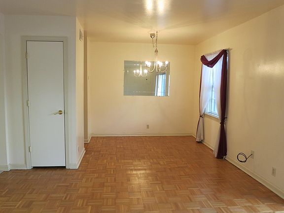 3rd image of 128 Jamestown Ct