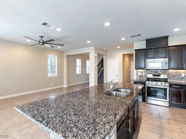 2589 Champagne Topaz Ln, Paradise Town, NV 89120