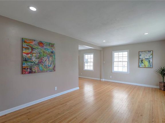 2nd image of 1212 Everett Ave