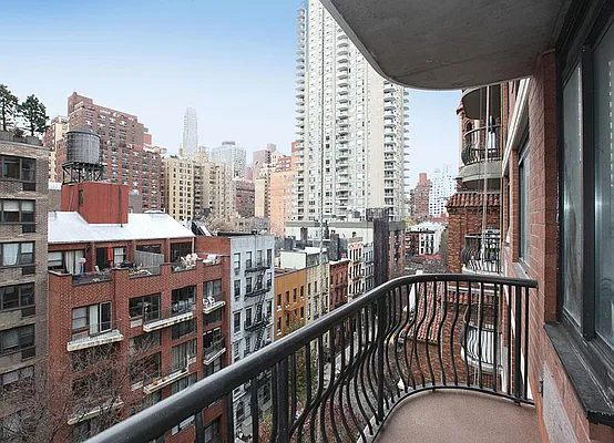 Sold by Warburg | media 15