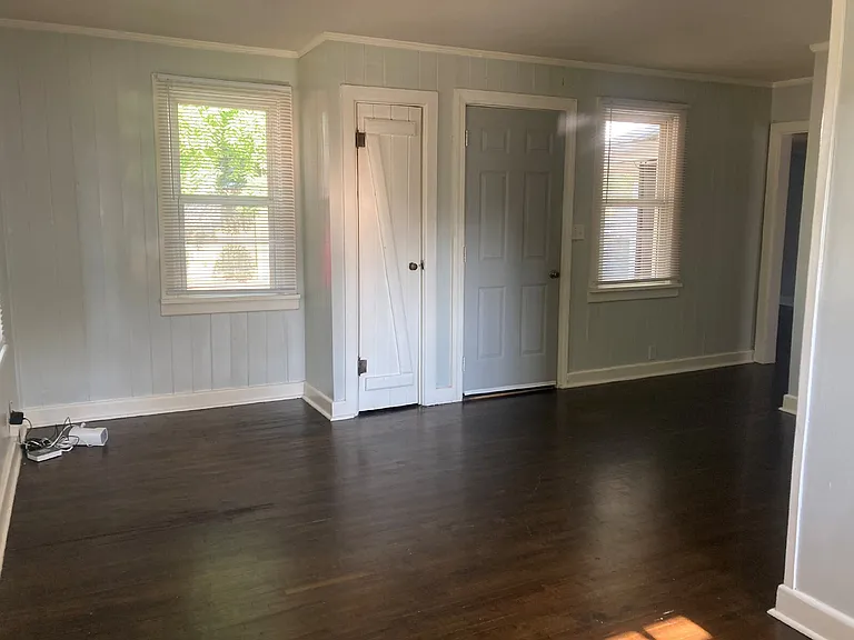 606 Morton St — Photo 12