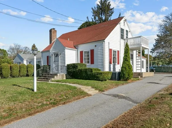 74 Valley Rd, Middletown, RI 02842