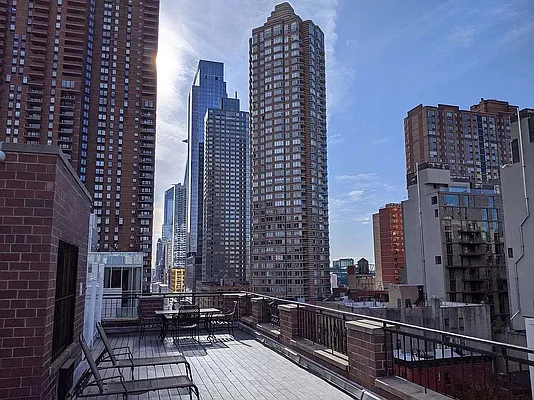 Rented by Avenues Real Estate | media 9