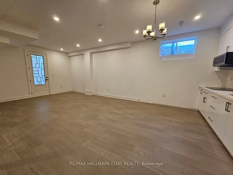 63 Victoria Wood Ave #LOWER — Photo 11
