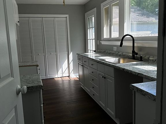 5th image of 472 Lamson Ave