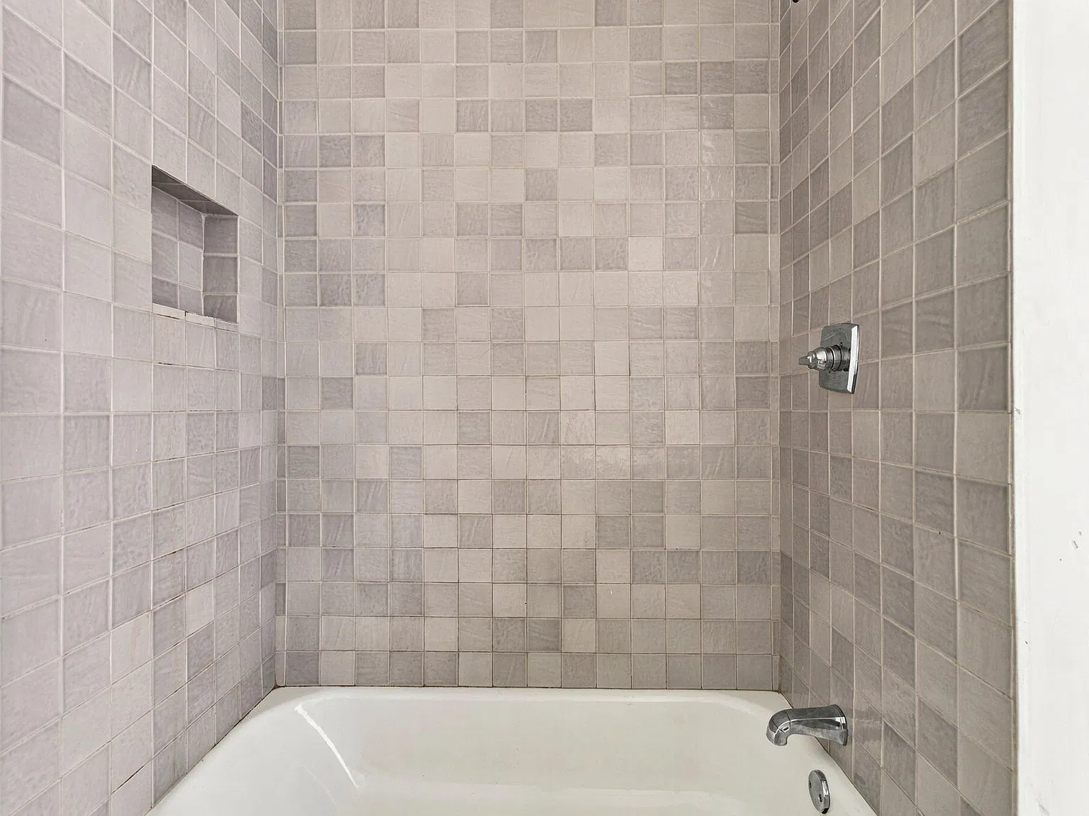 4 bed, 1.5 bath, 1483 sqft, $2,200 — Photo 4